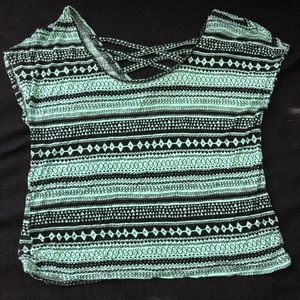 Geometric design cropped and cross back shirt